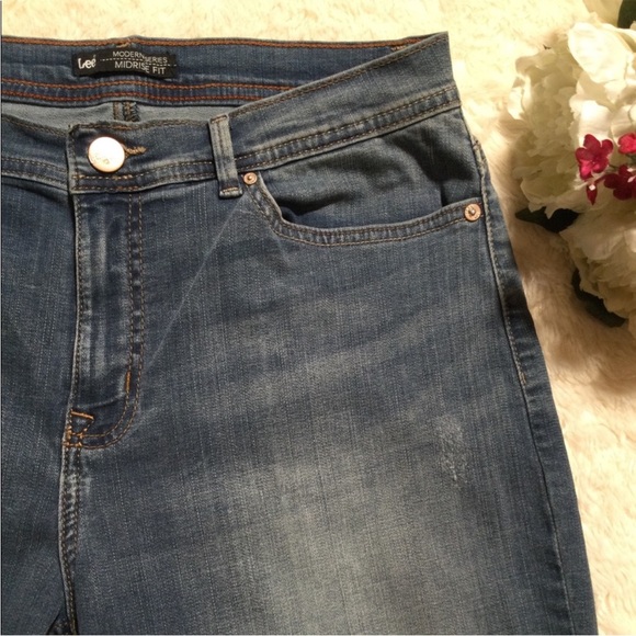 Lee | Modern Series | Sz 12 Distressed Med Rinse Cropped Jeans - Picture 10 of 15
